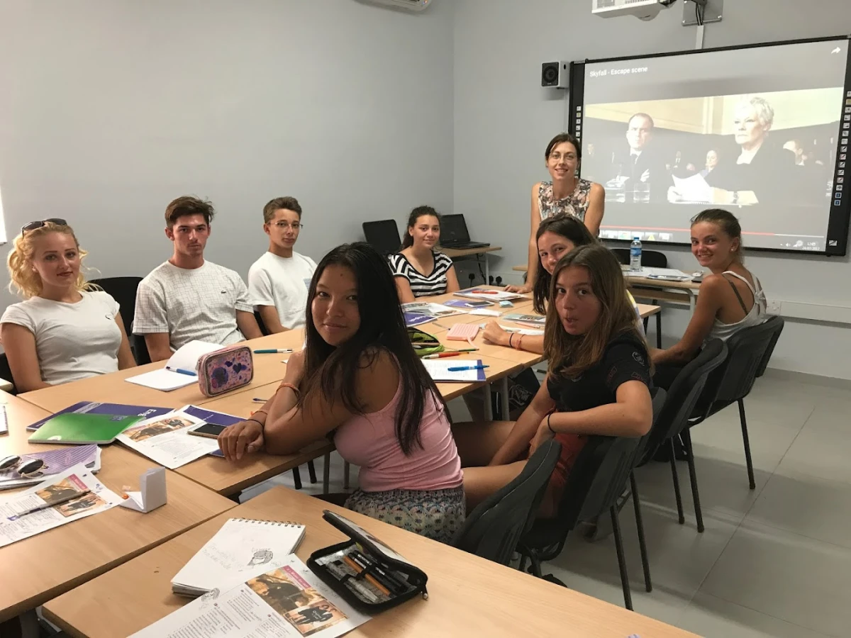 EEC ITIS Malta Dil Okulu, uluslararası öğrencilere kaliteli İngilizce eğitimi sunan, Malta’nın en çok tercih edilen dil okullarından biridir. Modern kampüsü, uzman eğitmen kadrosu ve Akdeniz’in eşsiz atmosferiyle dil öğrenimini keyifli hale getirir.