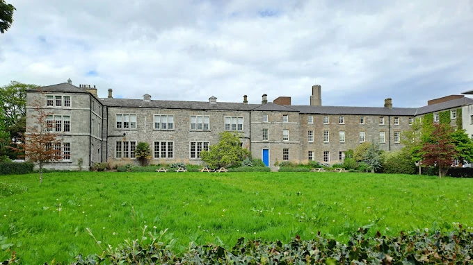 Dublin Şehir Üniversitesi (DCU) hakkında bilinmesi gerekenler arasında eğitim kalitesi, modern kampüs imkanları ve iş dünyasıyla güçlü bağlantılar yer almaktadır. İrlanda'nın en iyi üniversitelerinden biri olarak bilinen DCU’nun akademik başarıları ve öğrenci yaşamı dikkat çekmektedir.