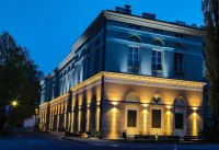 Varşova Üniversitesi Bahçesi.jpg