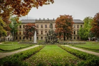 Nürnberg Üniversitesi Bahçesi.jpg