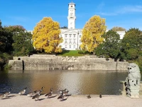 Nottingham Üniversitesi Bahçesi.jpg