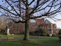 Sheffield Üniversitesi Bahçesi.jpg