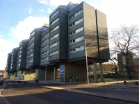 Coventry Üniversitesi Bahçesi.jpg