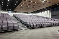 Varşova Ekonomi ve İnsan Bilimleri Üniversitesi Konferans Salonu.jpg
