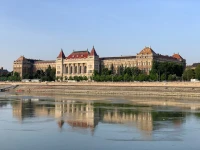 Budapeşte Teknoloji ve Ekonomi Üniversitesi Dış Görünümü.jpg