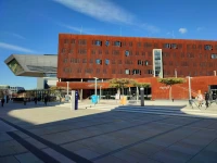 Viyana Ekonomi Üniversitesi Giriş Kısmı.jpg