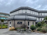 Bournemouth Üniversitesi Bahçesi.jpg