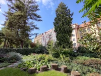 Masaryk Üniversitesi Bahçesi.jpg