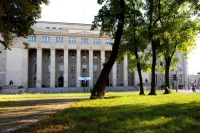 Poznan Ekonomi Üniversite Bahçesi.jpg