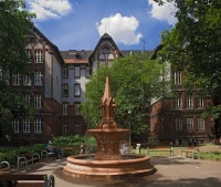 Poznan Teknoloji Üniversite Bahçesi.jpg