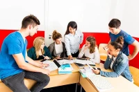 Alpadia Berlin Dil Okulu Öğrenciler.jpg