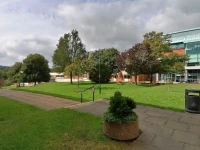 Sussex Üniversitesi Bahçesi.jpg
