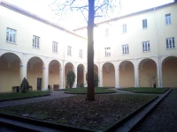 Parma Üniversitesi Avlusu.jpg