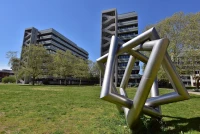 Karlsruhe Teknoloji Enstitüsü Bahçesi.jpg