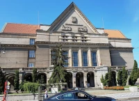 Charles Üniversitesi Bahçesi.jpg
