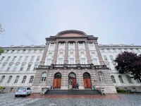 Innsbruck Üniversitesi Binası.jpg
