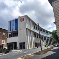 Cardiff Üniversitesi Dış Görünümü.jpg