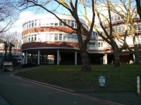 Duisburg Essen Üniversitesi Bahçesi.jpg