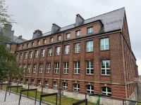 Dresden Teknik Üniversitesi Binası.jpg