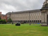 Trinity College Dublin Binası.jpg