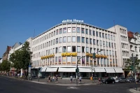 Alpadia Berlin Dil Okulu Bina Dış Görünümü.jpg