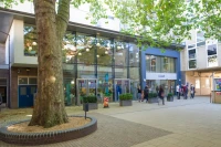 Anglia Ruskin Öğrenciler.jpg