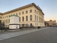 Berlin Humboldt Üniversitesi Binası.jpg
