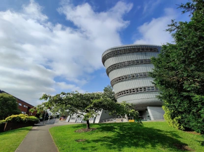 Surrey Üniversitesi